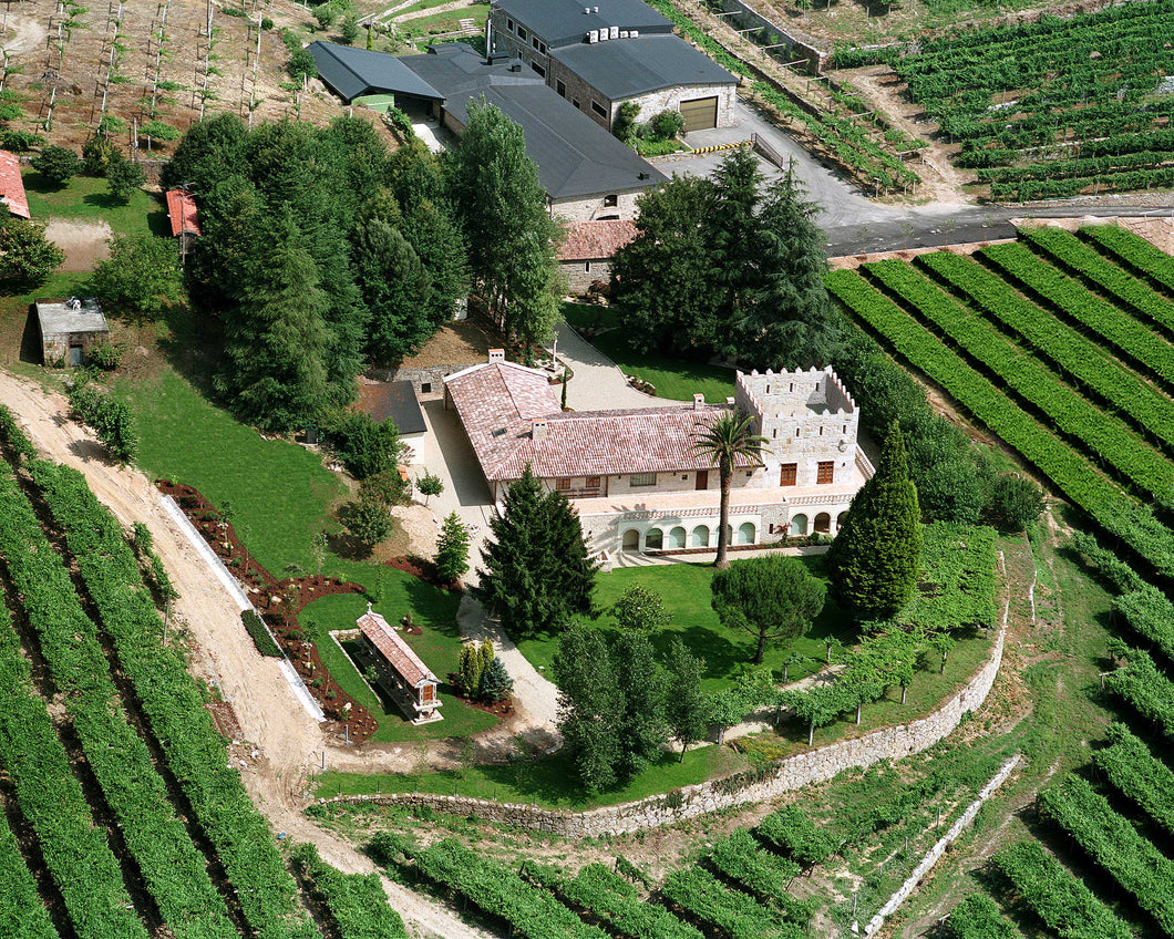 Luchtbeeld van wijnhuis Fillaboa in Rias Baixas